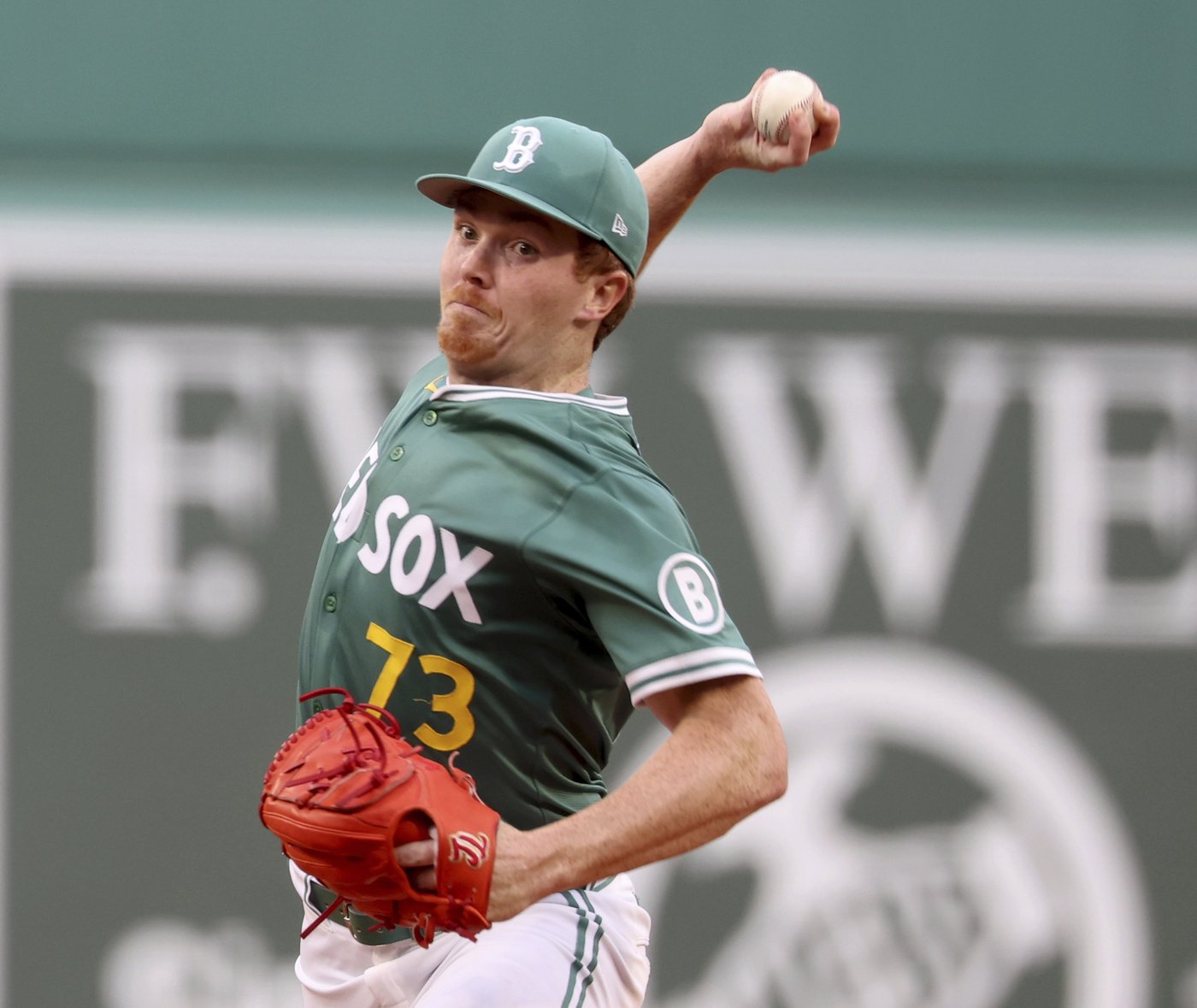Red Sox starter Hunter Dobbins leaves game vs. Tampa Bay due to right knee pain after put-out | iNFOnews.ca Red Sox starter Hunter Dobbins leaves game vs. Tampa Bay due to right knee pain after put-out | iNFOnews.ca