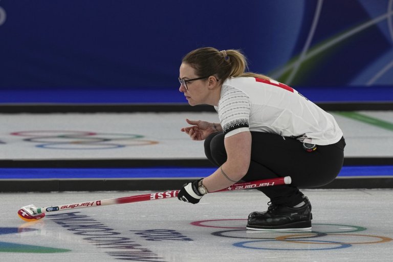 Alpine into semis at Rock League after splitting mixed foursomes with Frontier | iNFOnews.ca