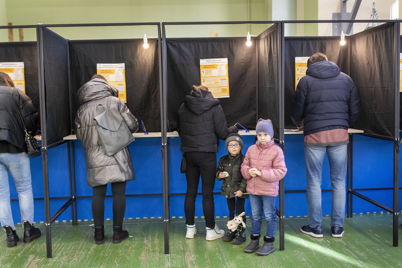 Lithuanians vote in parliamentary election with many looking for change despite a strong economy | iNFOnews.ca