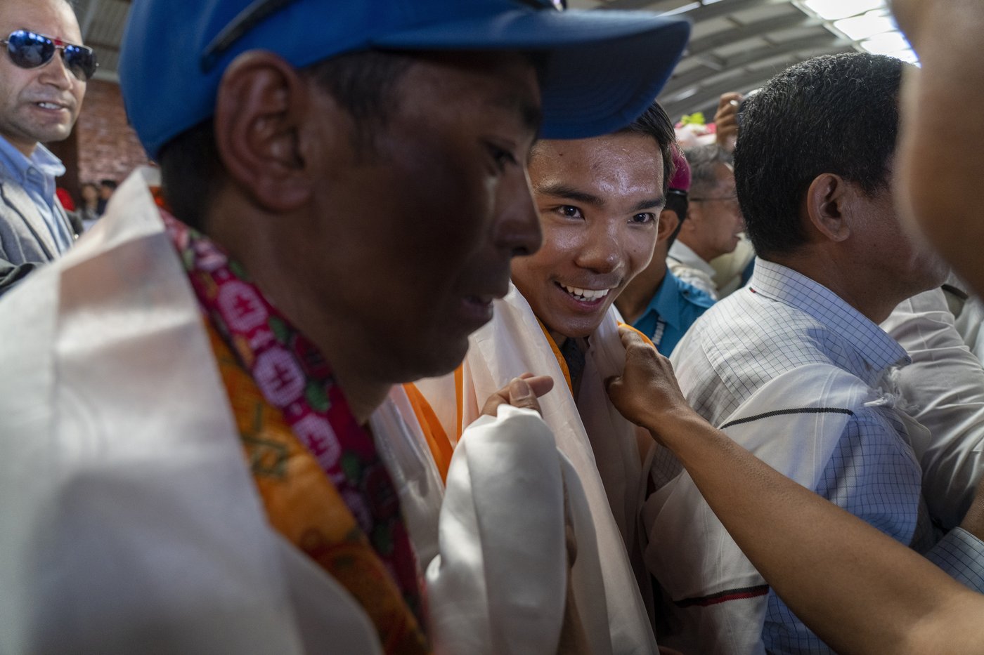 A record-setting teen climber returns home to Nepal to a hero's welcome | iNFOnews.ca