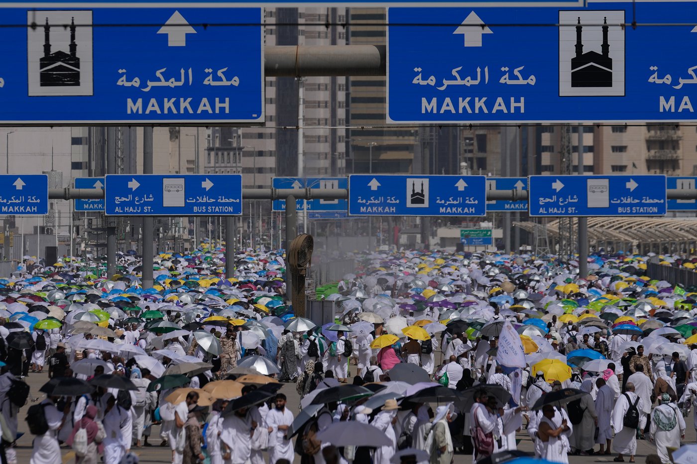 Hajj pilgrims perform rituals in soaring heat as Eid al-Adha celebrations begin | iNFOnews.ca