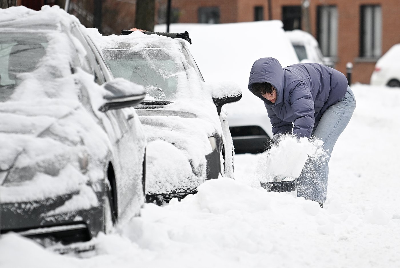 Snowfall means a white Christmas, but also traffic woes across southern Quebec roads | iNFOnews.ca