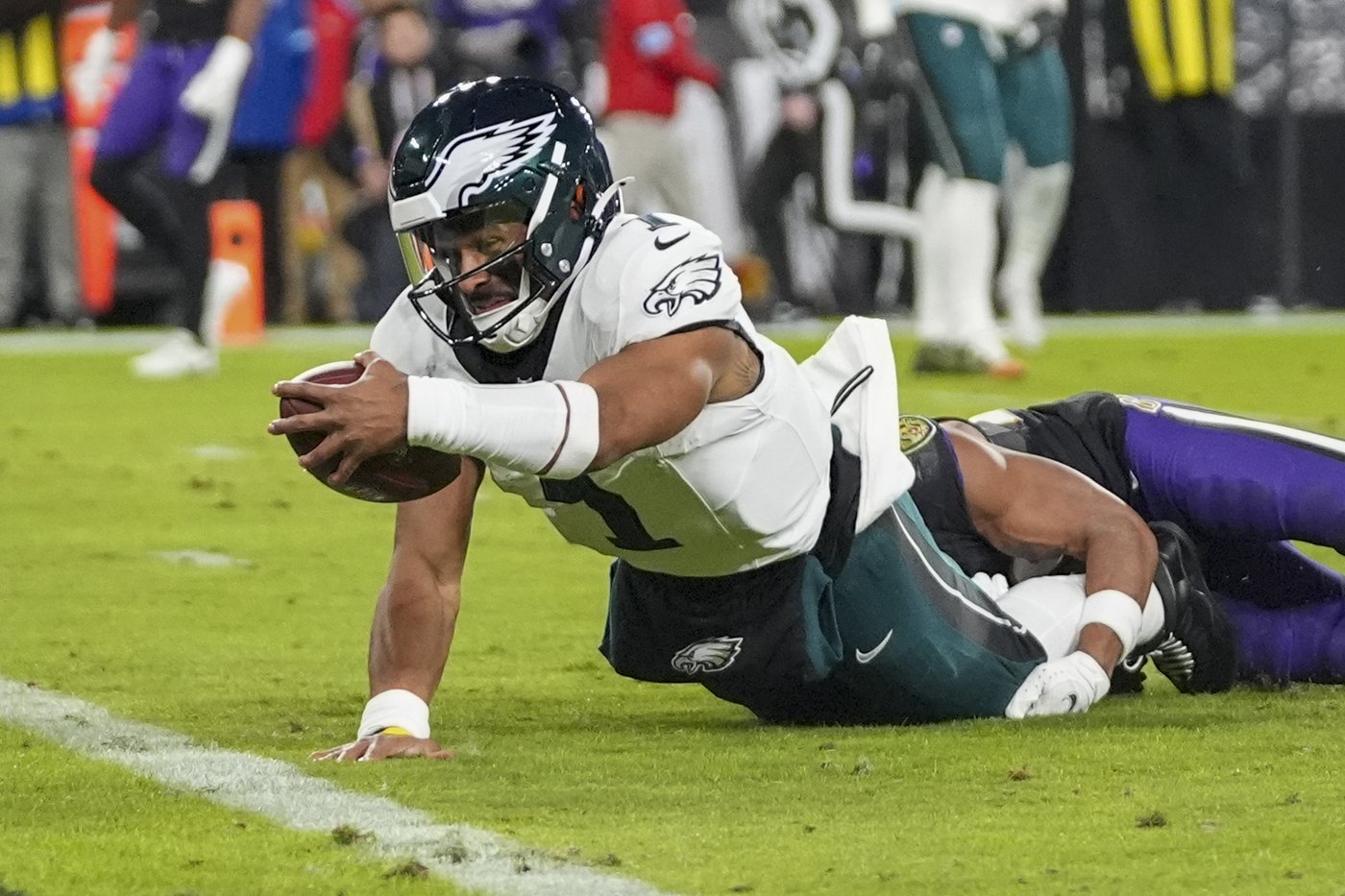 Philadelphia defense, Tucker's misses help the Eagles to a 24-19 win in their showdown with Ravens | iNFOnews.ca