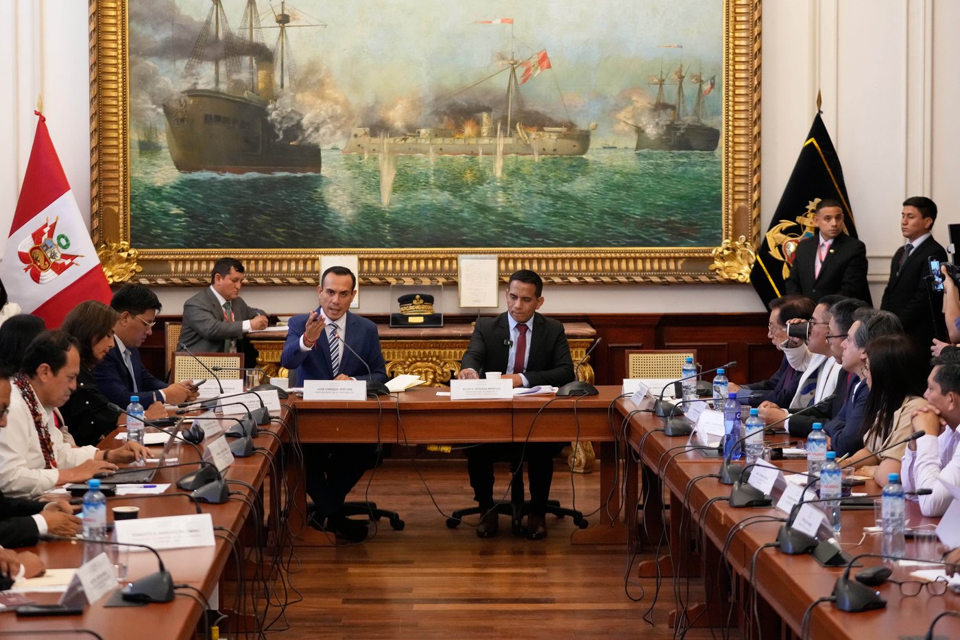 Peru's interim president faces calls for removal over unregistered meetings with Chinese businessmen | iNFOnews.ca
