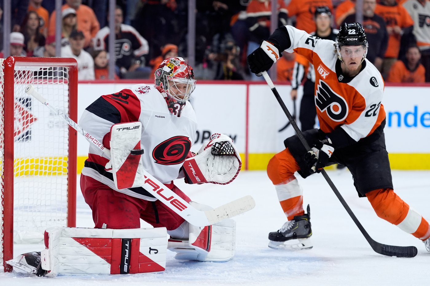 Hurricanes beat the Flyers 4-1 in Game 3, take a 3-0 series lead | iNFOnews.ca Hurricanes beat the Flyers 4-1 in Game 3, take a 3-0 series lead | iNFOnews.ca