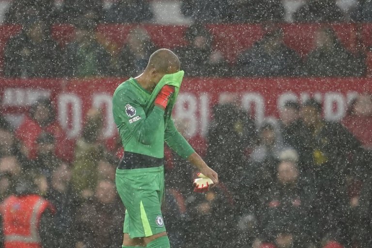 Chelsea's Robert Sanchez red-carded after 5 minutes against Man United | iNFOnews.ca