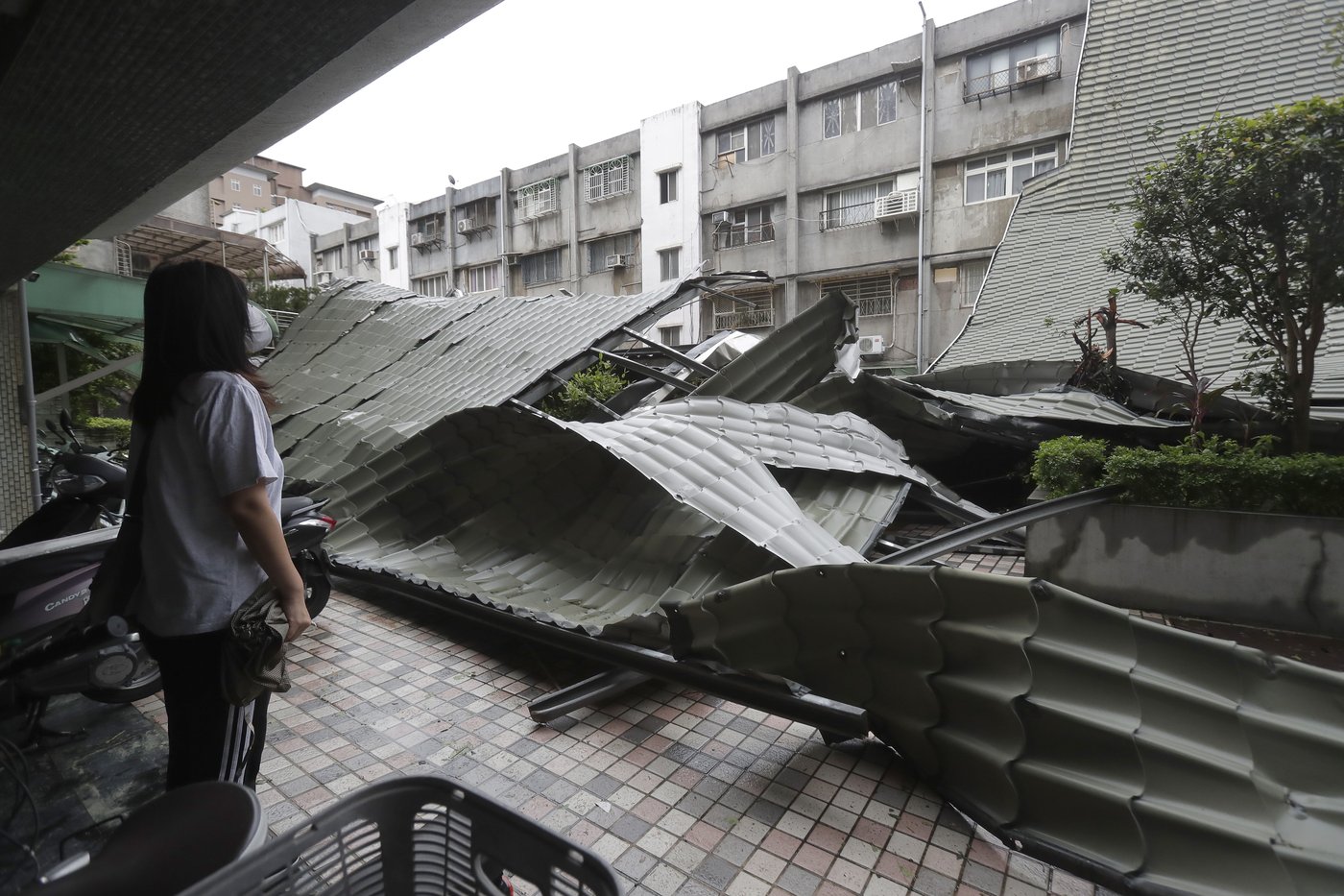 Tropical Storm Kong-rey threatens Shanghai and China's coast after hitting Taiwan as a typhoon | iNFOnews.ca Tropical Storm Kong-rey threatens Shanghai and China's coast after hitting Taiwan as a typhoon | iNFOnews.ca