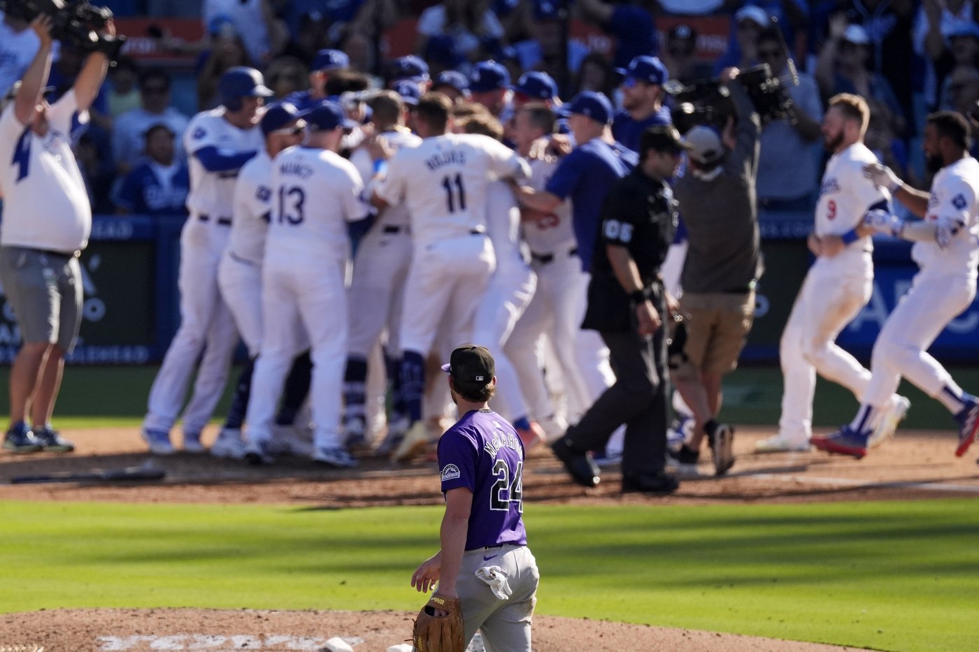 Ohtani, Betts go back-to-back in ninth as Dodgers rally past Rockies 6-5 | iNFOnews.ca