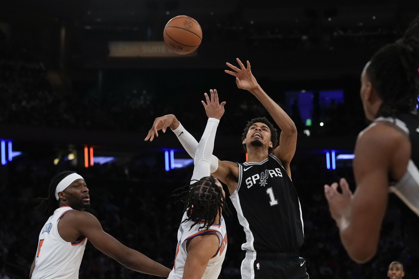 Victor Wembanyama scores 42 in a memorable Christmas debut but Spurs fall short against the Knicks | iNFOnews.ca Victor Wembanyama scores 42 in a memorable Christmas debut but Spurs fall short against the Knicks | iNFOnews.ca