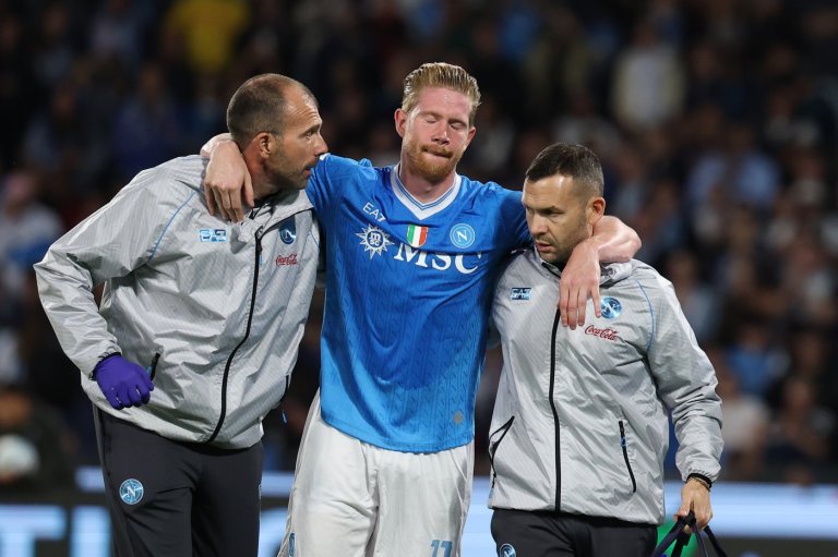 Kevin De Bruyne goes off injured after scoring penalty to set Napoli up for 3-1 win over Inter | iNFOnews.ca Kevin De Bruyne goes off injured after scoring penalty to set Napoli up for 3-1 win over Inter | iNFOnews.ca