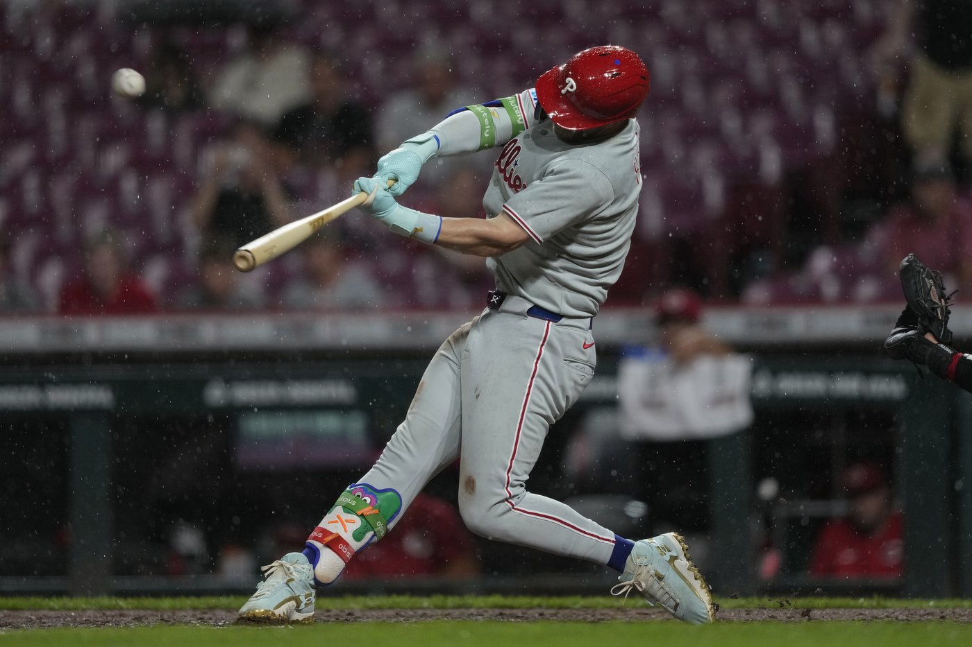 Singer works 6 shutout innings, Steer drives in 3 runs as the Reds end Phillies' 4-game win streak | iNFOnews.ca
