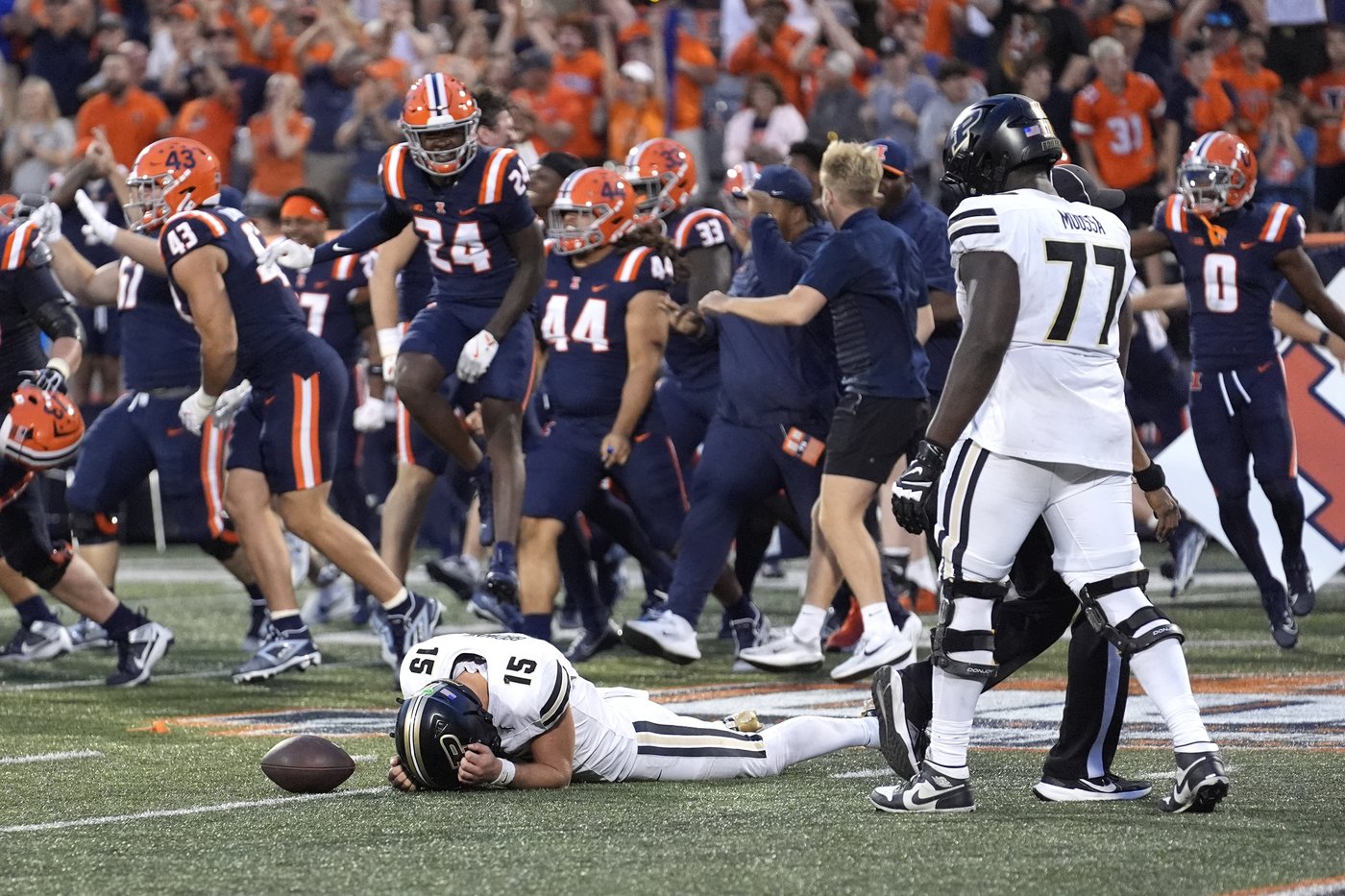 No. 23 Illinois outlasts Purdue 50-49 in overtime on sack on 2-point conversion | iNFOnews.ca No. 23 Illinois outlasts Purdue 50-49 in overtime on sack on 2-point conversion | iNFOnews.ca