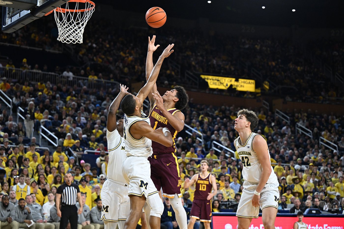 No. 3 Michigan beats Minnesota 77-67, clinches at least share of 1st Big Ten title since 2021 | iNFOnews.ca No. 3 Michigan beats Minnesota 77-67, clinches at least share of 1st Big Ten title since 2021 | iNFOnews.ca