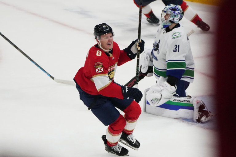 Brady Tkachuk completes his 2nd straight natural hat trick in OT as Panthers stun Canucks | iNFOnews.ca