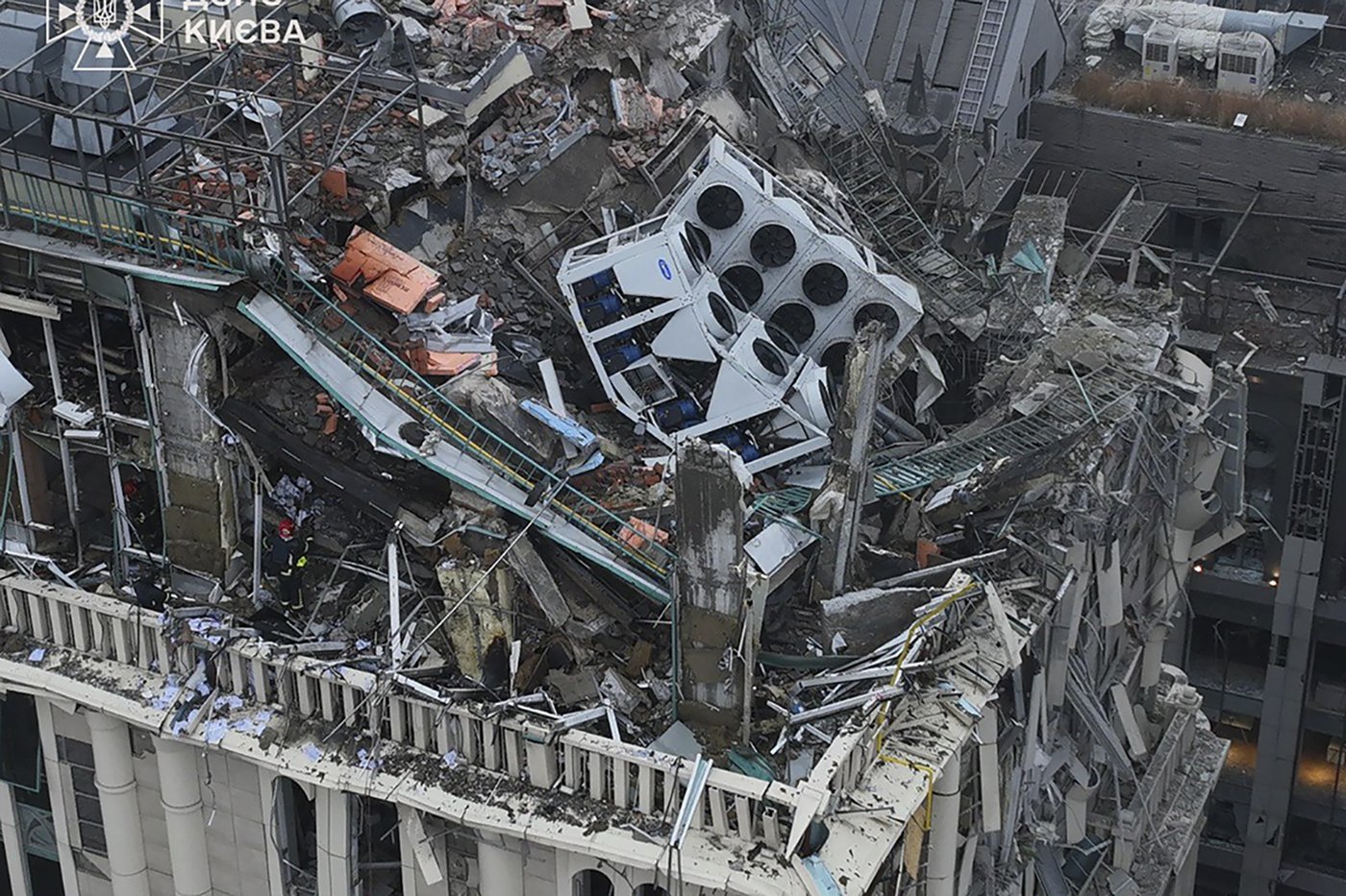 Russia and Ukraine exchange missile attacks, officials say, killing at least 1 person in Kyiv | iNFOnews.ca