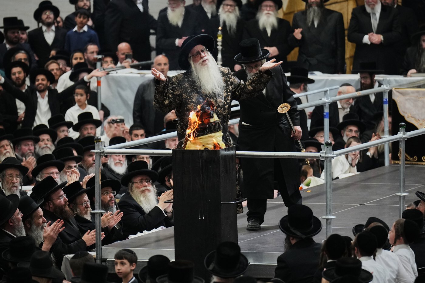 Jewish holiday Lag BaOmer lights up Israel with bonfires and song, in photos | iNFOnews.ca