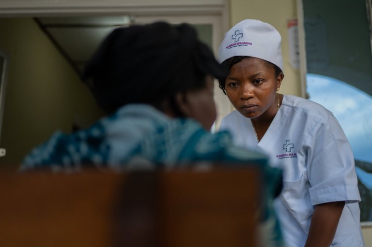 Women are the first caregivers in this Ebola outbreak and the most at risk | iNFOnews.ca