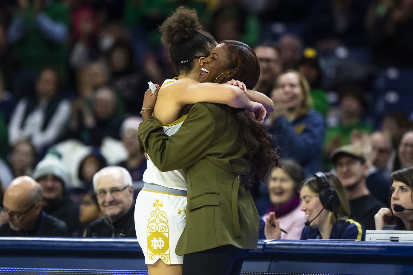 No. 3 Notre Dame women rout Virginia for Olivia Miles' 100th career win | iNFOnews.ca