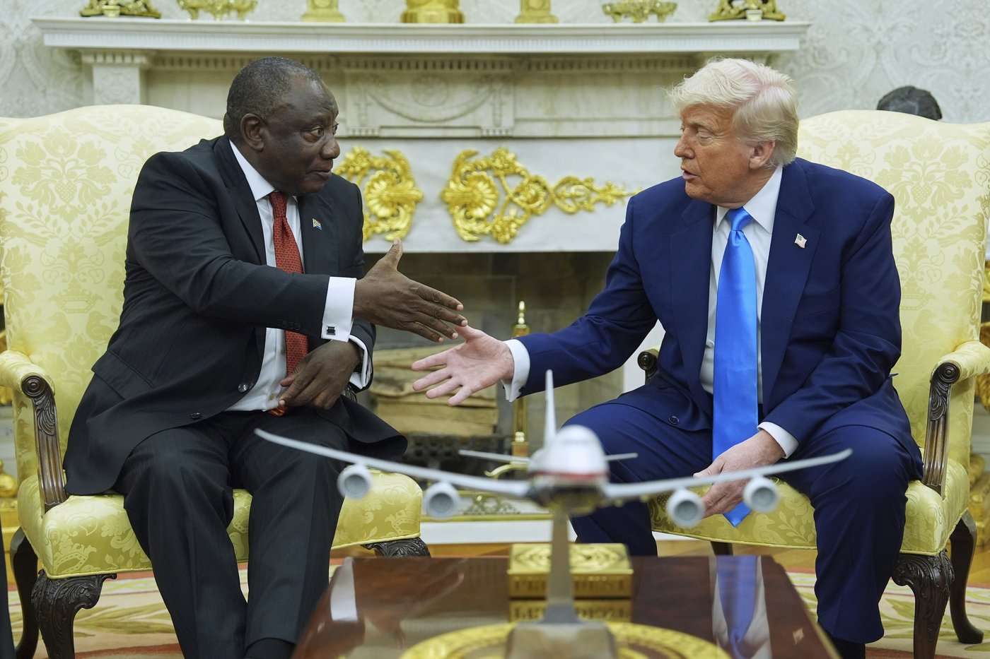 Trump confronts South African leader with baseless claims of the systematic killing of white farmers | iNFOnews.ca Trump confronts South African leader with baseless claims of the systematic killing of white farmers | iNFOnews.ca