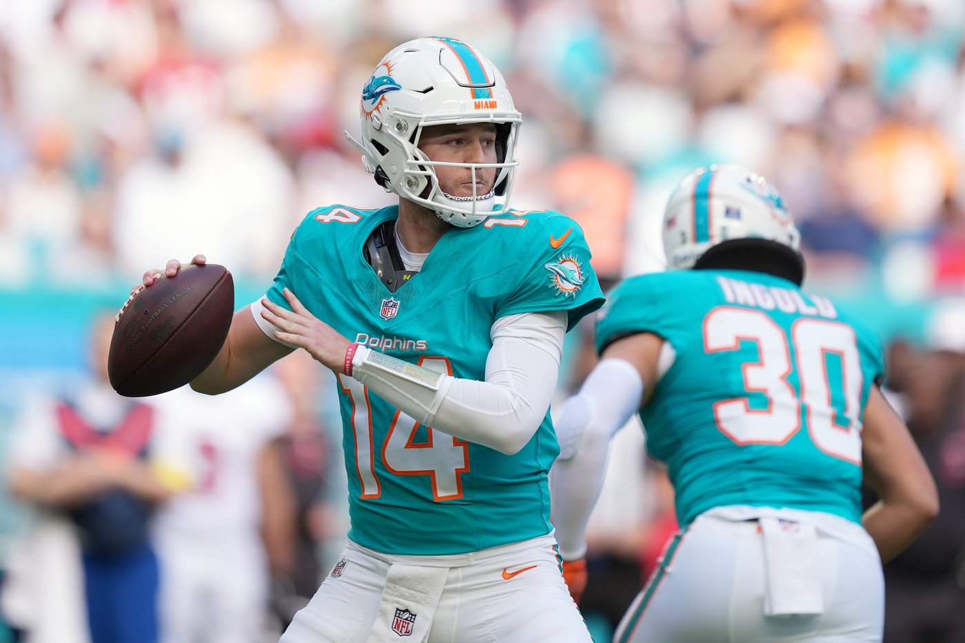 Ewers throws 2 TDs as Dolphins beat Bucs 20-17 to force pivotal Week 18 NFC South matchup | iNFOnews.ca