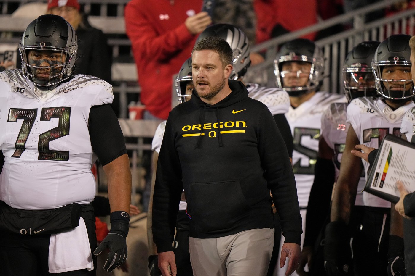 No. 1 Oregon rallies in 4th quarter to beat Wisconsin 16-13 | iNFOnews.ca