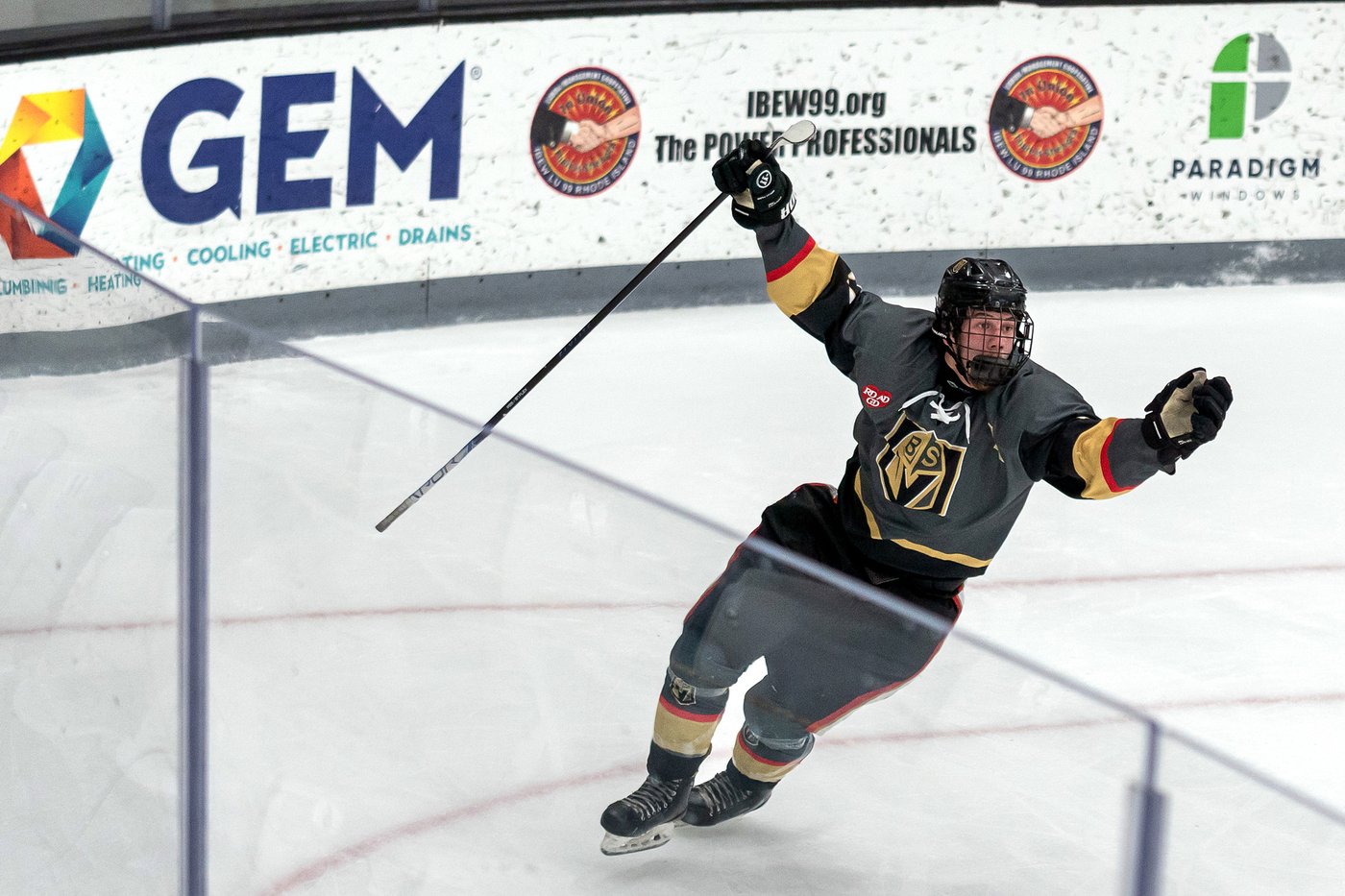 Hockey player who lost family in Rhode Island shooting scores winning goal in double overtime | iNFOnews.ca Hockey player who lost family in Rhode Island shooting scores winning goal in double overtime | iNFOnews.ca