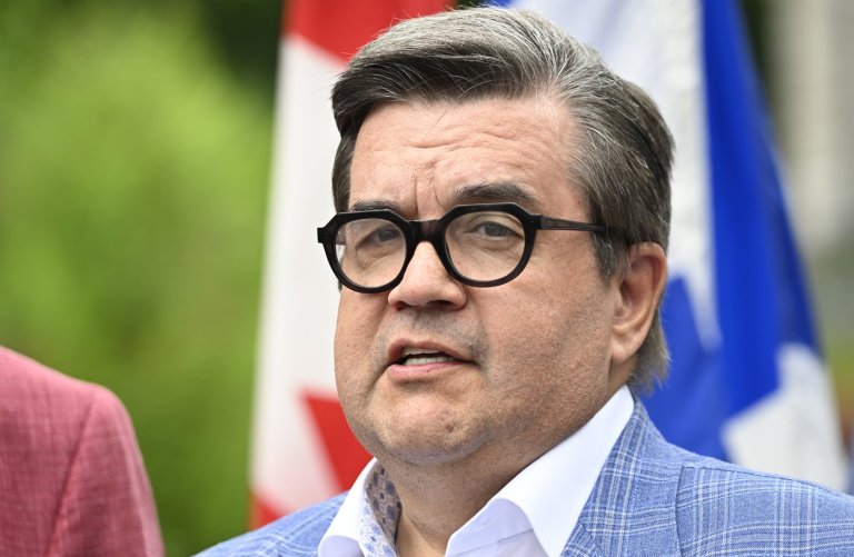 Creditors accept ex-Montreal mayor Denis Coderre's debt-repayment plan | iNFOnews.ca
