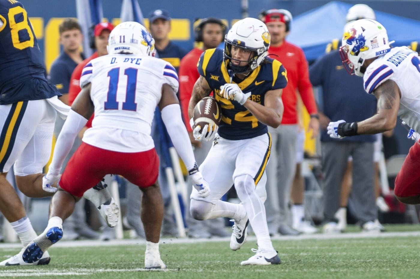 Garrett Greene throws two late TD passes and West Virginia beats Kansas 32-28 | iNFOnews.ca Garrett Greene throws two late TD passes and West Virginia beats Kansas 32-28 | iNFOnews.ca