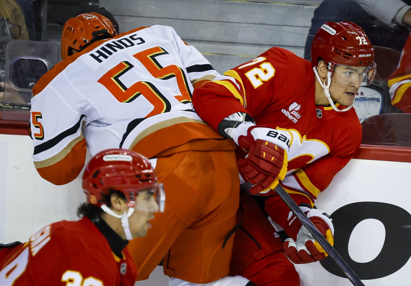 Flames remain winless in NHL after third-period fizzle, fall 4-2 to Ducks | iNFOnews.ca