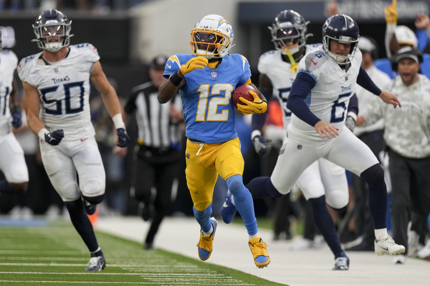 Justin Herbert has TDs passing and rushing as Chargers beat Titans 27-17 for 3rd straight win | iNFOnews.ca