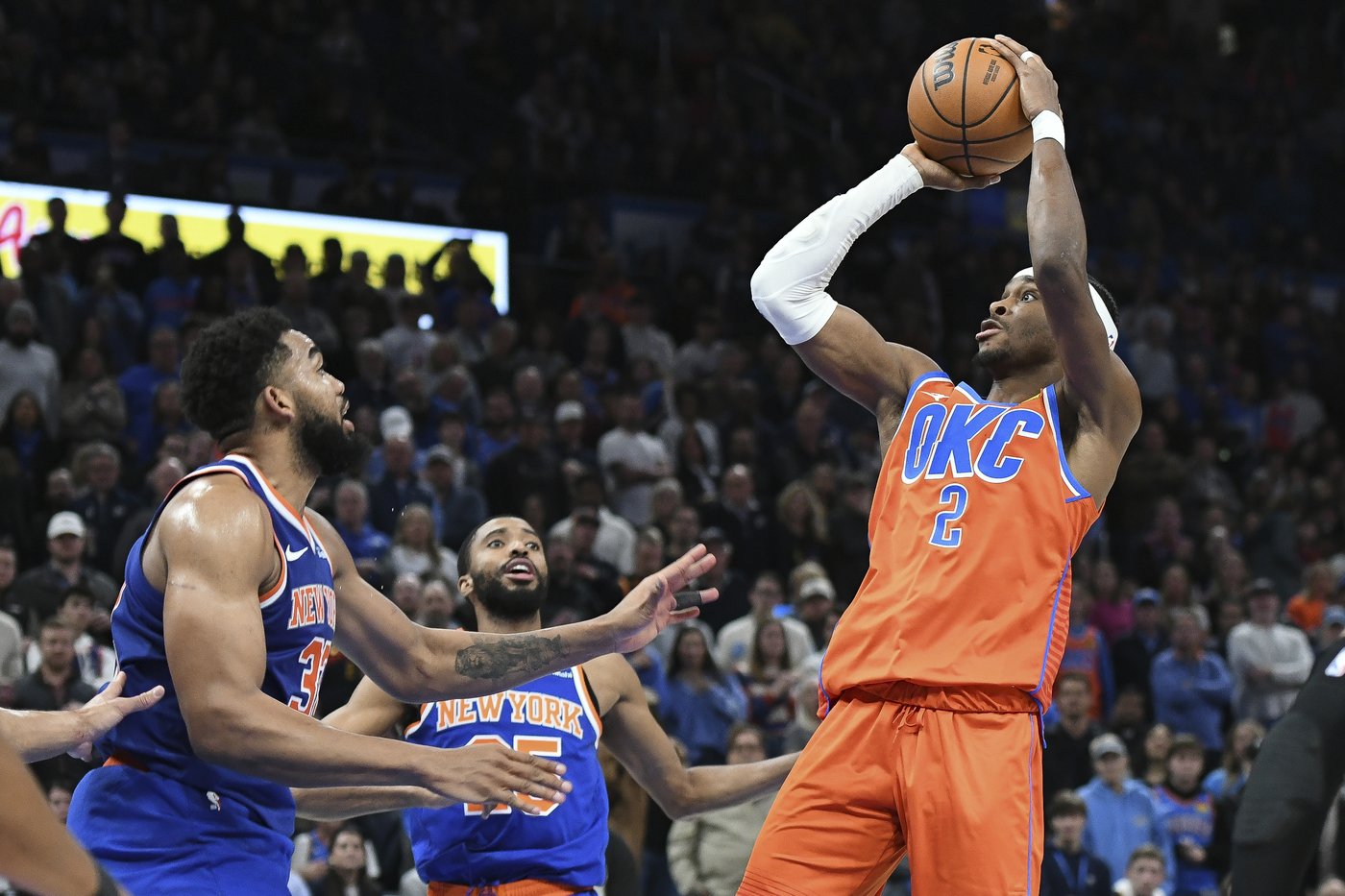 Thunder rally in fourth to beat Knicks 117-107 for 14th straight win | iNFOnews.ca