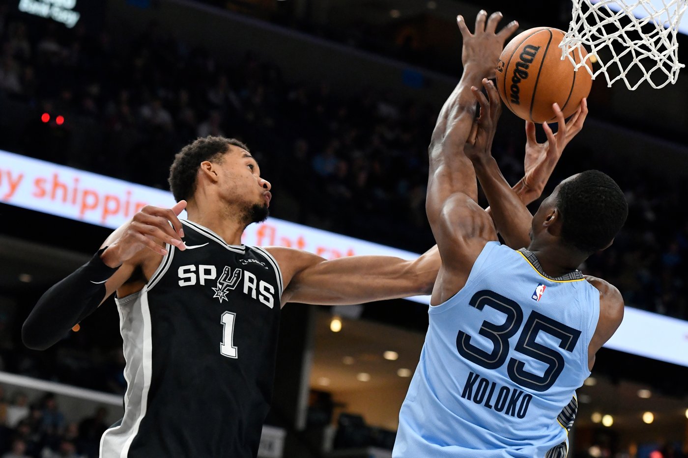 Cam Spencer scores 21, including the final five, to give the Grizzlies a 106-105 win over the Spurs | iNFOnews.ca Cam Spencer scores 21, including the final five, to give the Grizzlies a 106-105 win over the Spurs | iNFOnews.ca