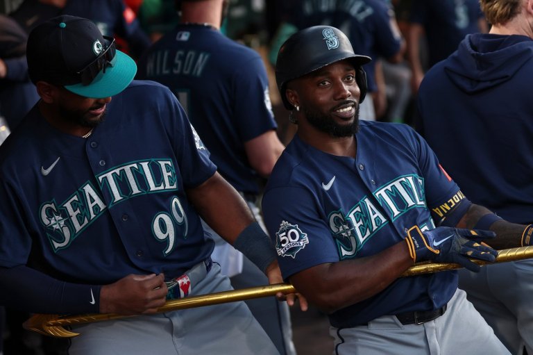 Mariners pound Athletics 19-1 with 5 home runs, 23 hits | iNFOnews.ca