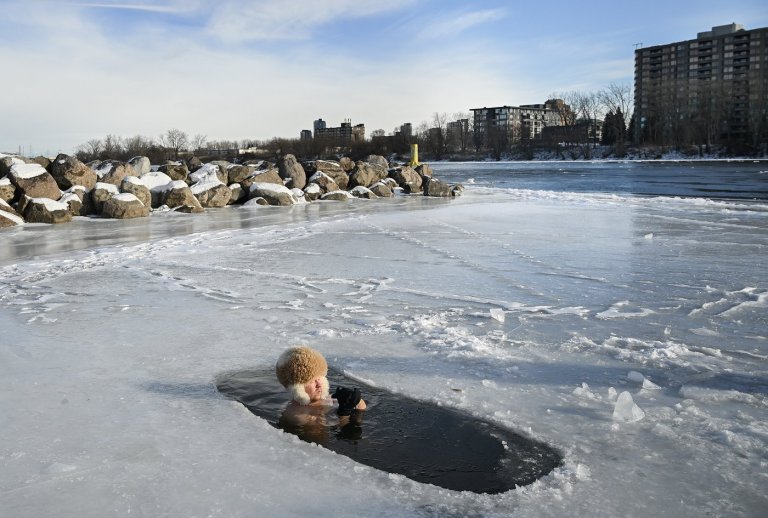 Montreal polar plunge fans want access to beach along St. Lawrence River | iNFOnews.ca
