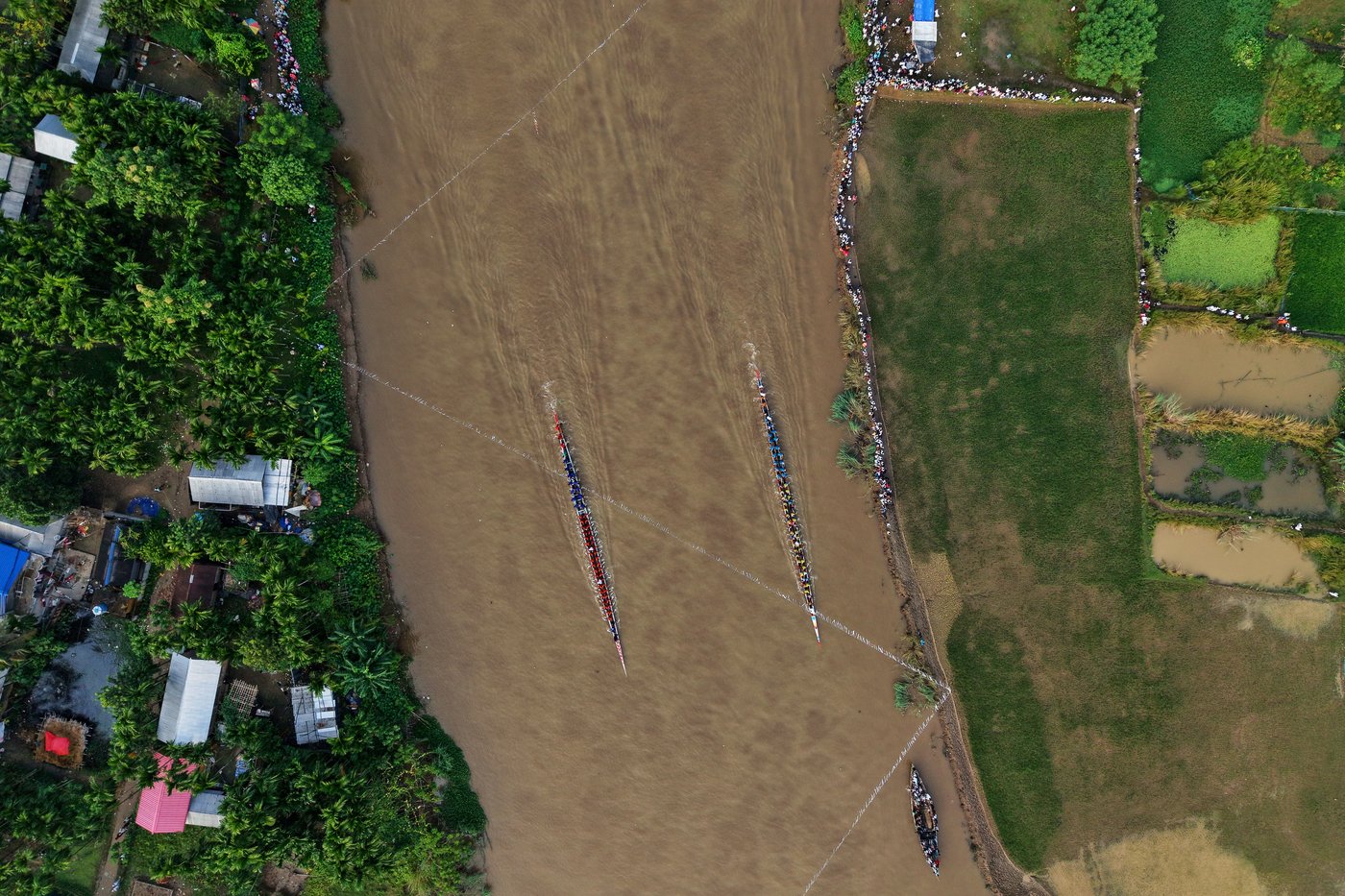 Photos of a boat race on India’s Kulsi River | iNFOnews.ca