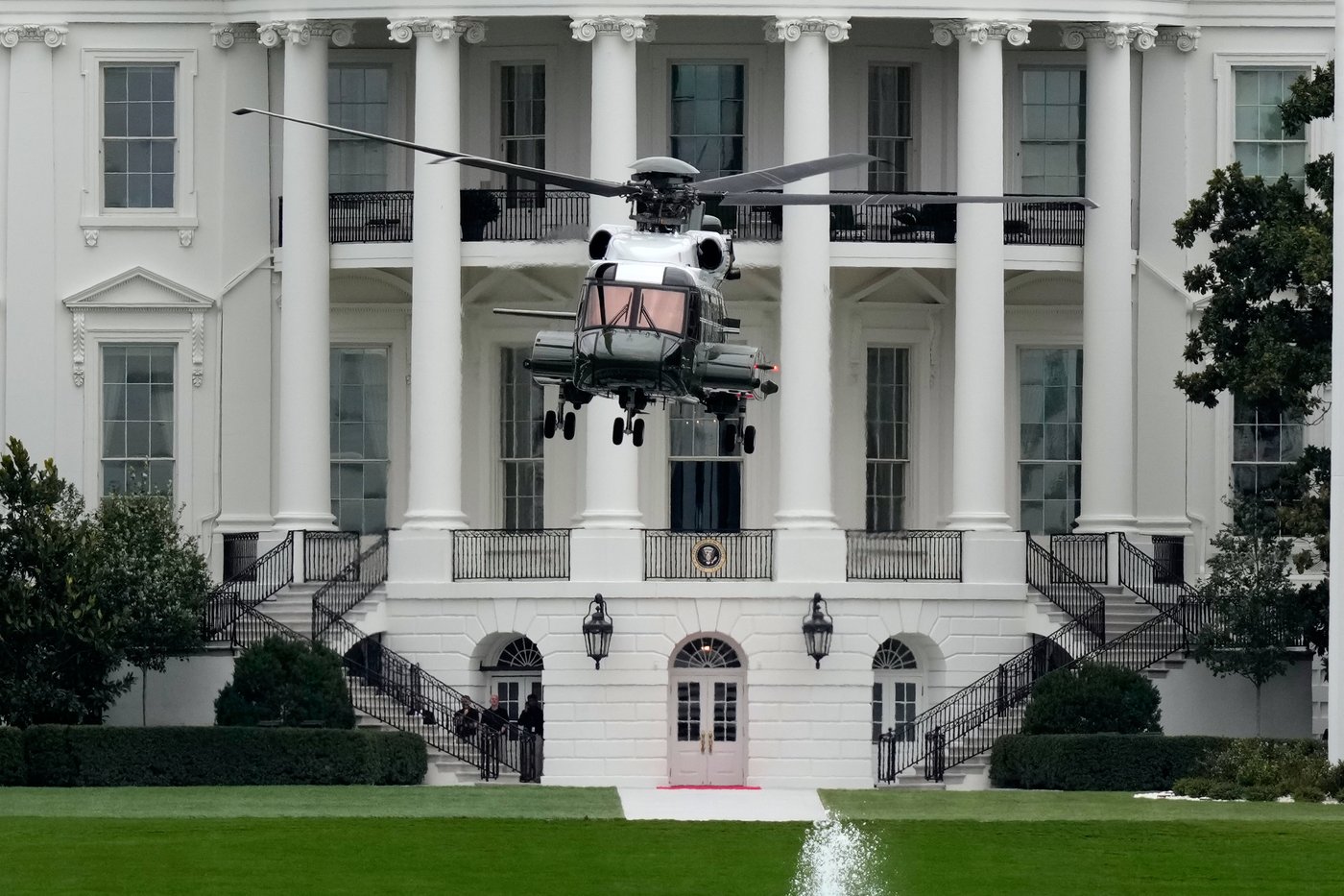 Trump relishes showing Xi his Marine One chopper and new White House helipad | iNFOnews.ca