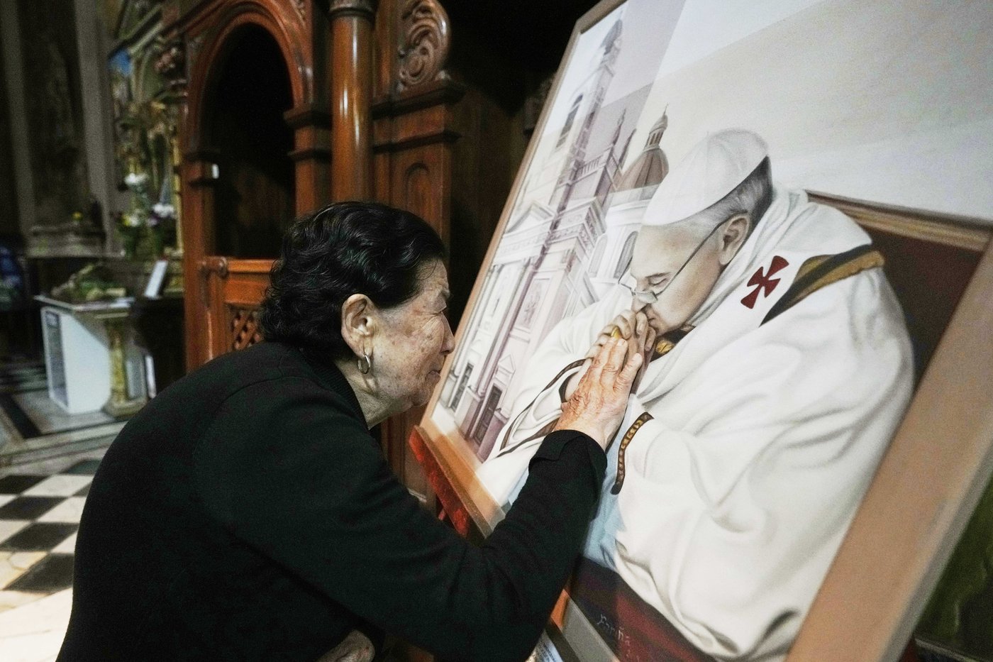 PHOTO COLLECTION: Depictions of Pope Francis | iNFOnews.ca