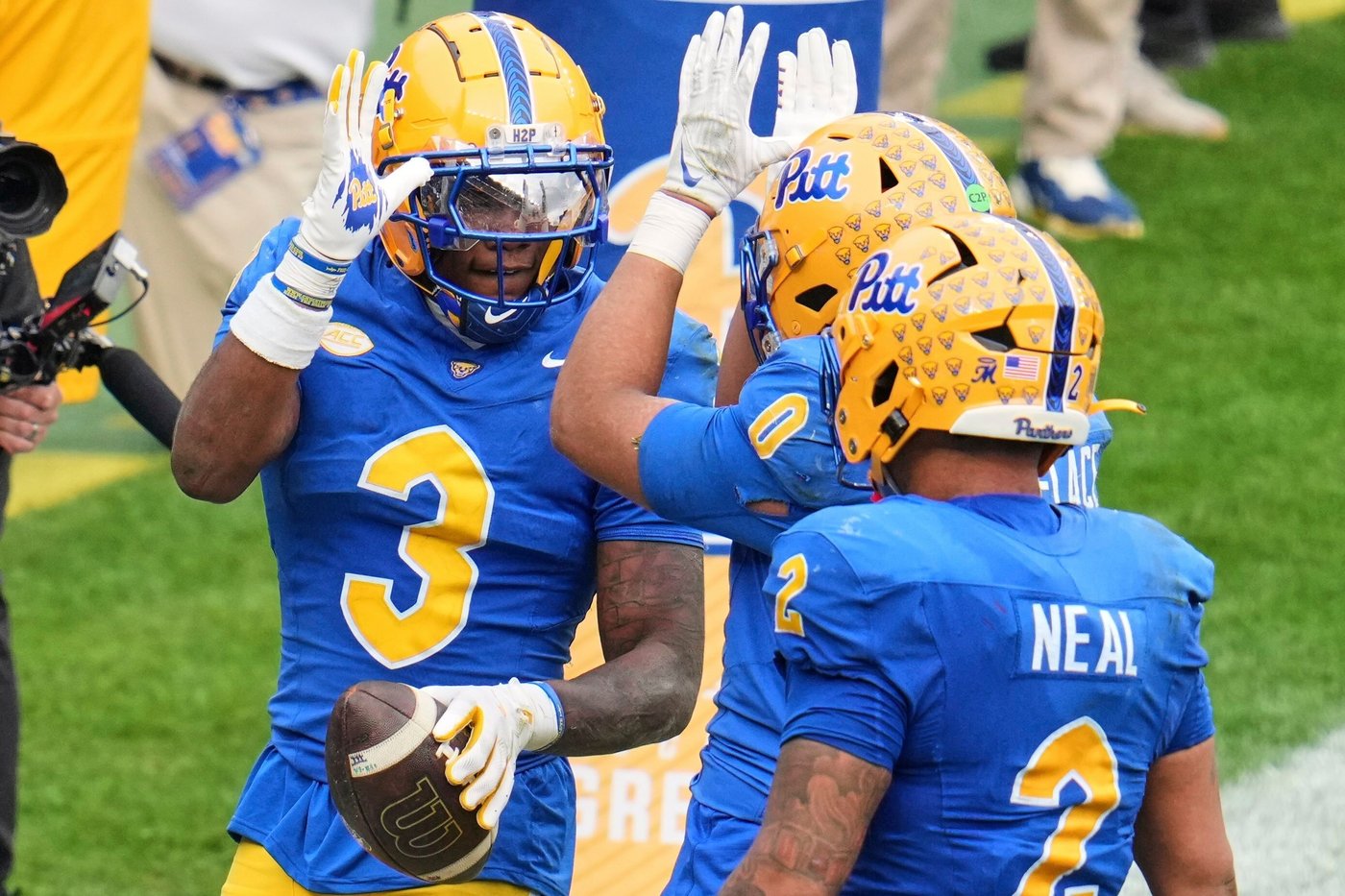 Pitt holds off No. 15 Georgia Tech 42-28 to stay alive in ACC race | iNFOnews.ca