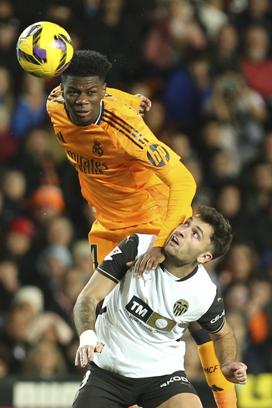 Bellingham's late goal gives 10-man Real Madrid comeback win at Valencia | iNFOnews.ca Bellingham's late goal gives 10-man Real Madrid comeback win at Valencia | iNFOnews.ca