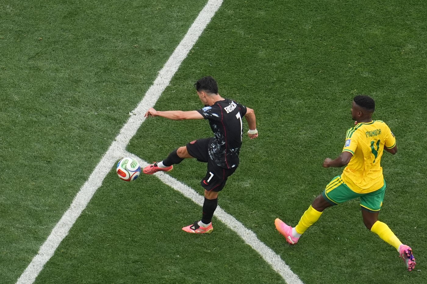 Canada defeats South Africa 1-0 in first round of 32 match on World Cup Day 18, in photos | iNFOnews.ca
