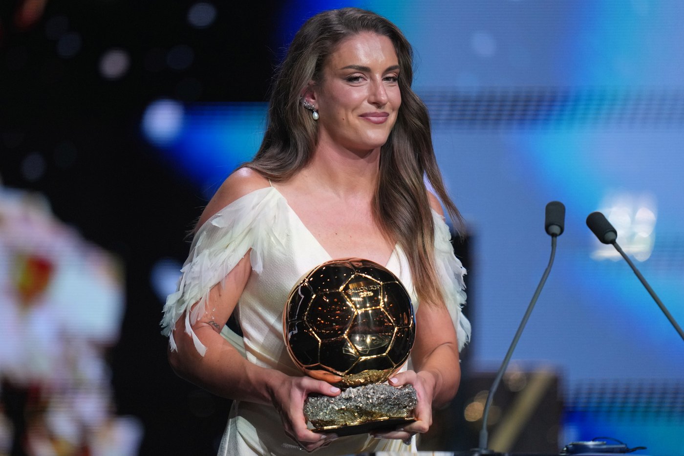 Kane becomes first Englishman in 25 years to win Ballon d'Or and Putellas wins her third | iNFOnews.ca Kane becomes first Englishman in 25 years to win Ballon d'Or and Putellas wins her third | iNFOnews.ca