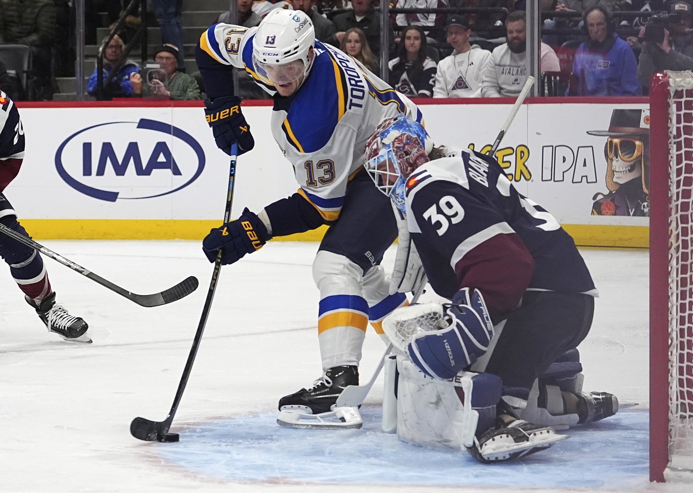 Drouin has 2 goals and an assist, Necas scores in home debut and Avalanche blank Blues 5-0 | iNFOnews.ca