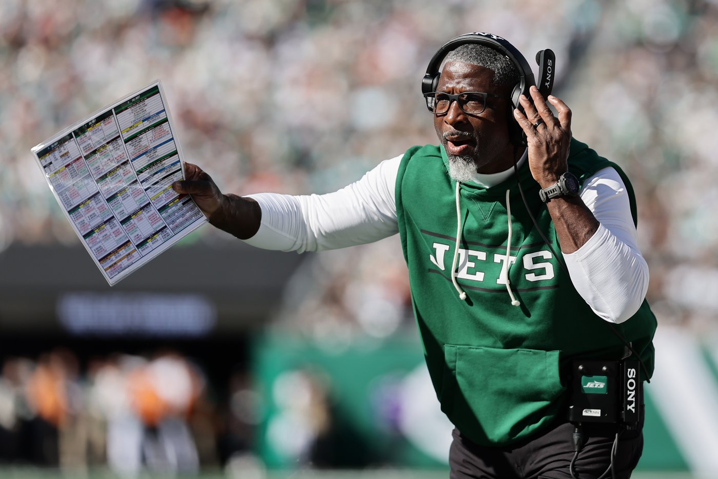 Aaron Glenn's seat heating up as Jets fall to 2-5 with loss to winless Dolphins | iNFOnews.ca Aaron Glenn's seat heating up as Jets fall to 2-5 with loss to winless Dolphins | iNFOnews.ca