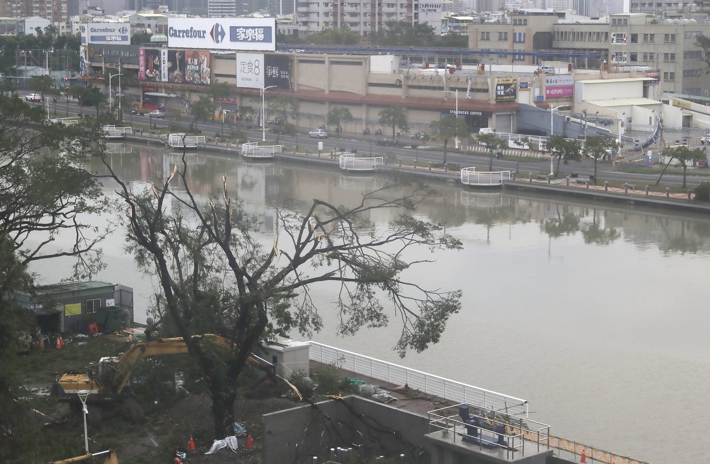 Work and travel resumes across Taiwan after Typhoon Krathon finally dissipates | iNFOnews.ca