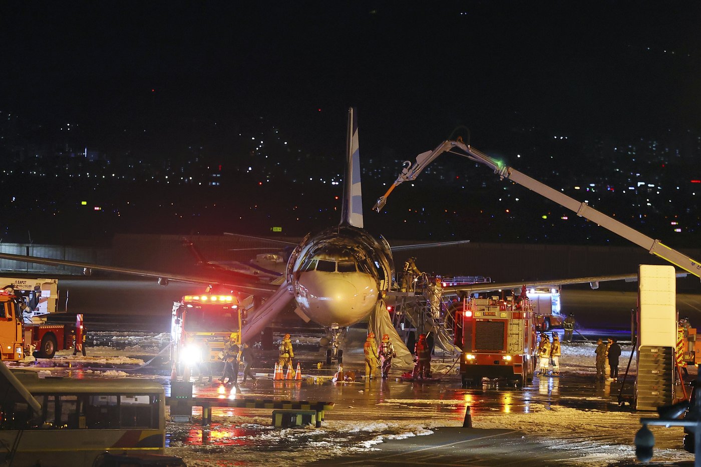 Passenger plane catches fire at South Korean airport. All 176 people on board are evacuated | iNFOnews.ca
