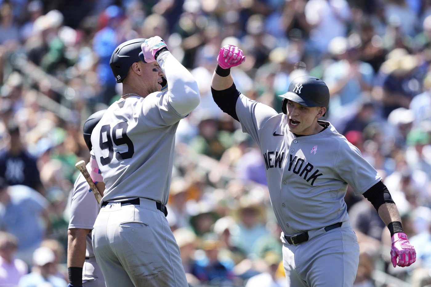 Aaron Judge gets 4 hits to raise his average to .409 and the Yankees beat the A's 12-2 | iNFOnews.ca