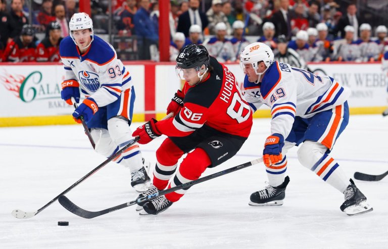 Jack Hughes scores 2 goals as the Devils win their 4th in a row by beating the Oilers 5-3 | iNFOnews.ca