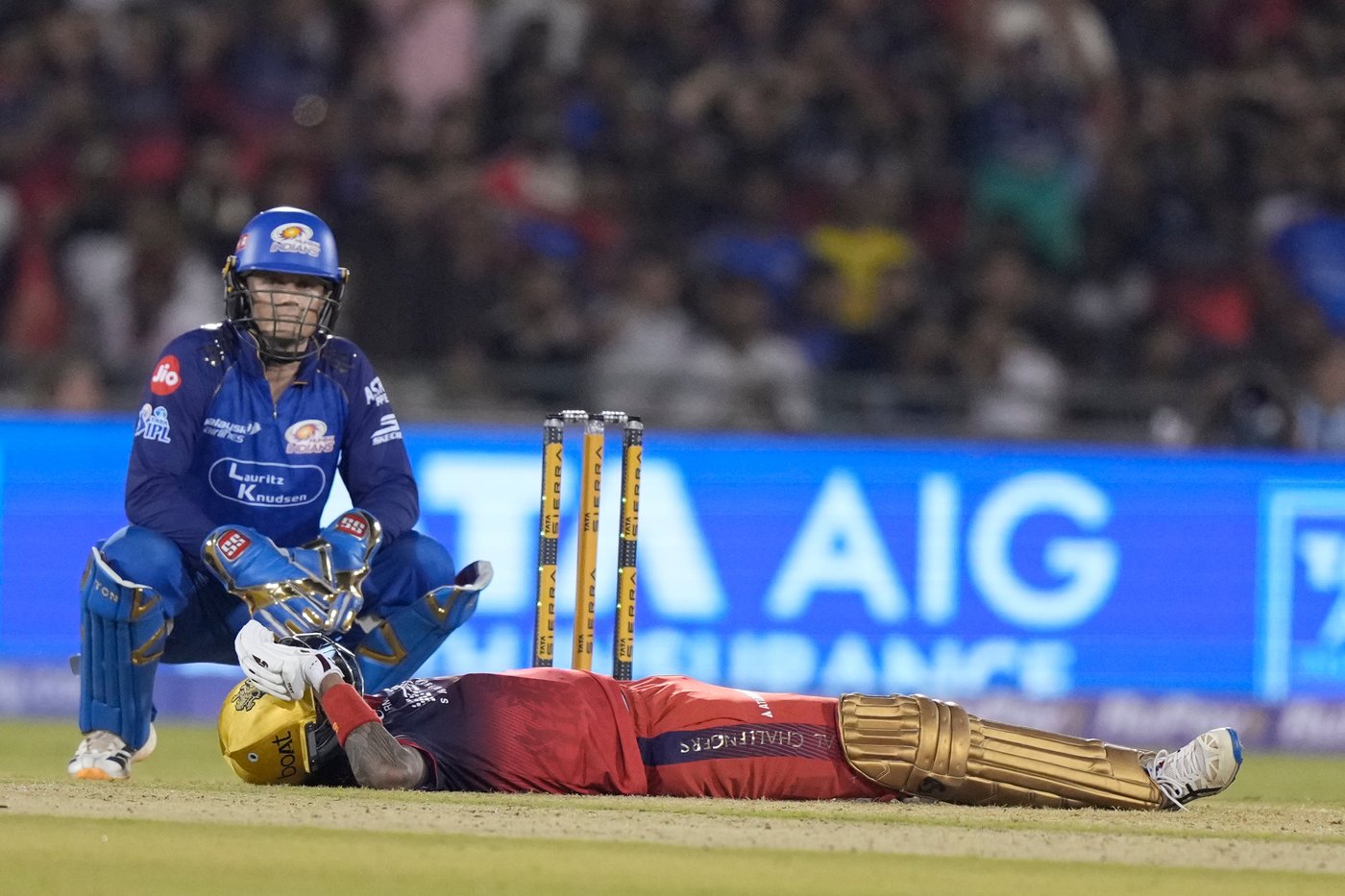 Bengaluru beats Mumbai in last-ball finish in IPL, Patel hits 13-ball 50 for Chennai | iNFOnews.ca