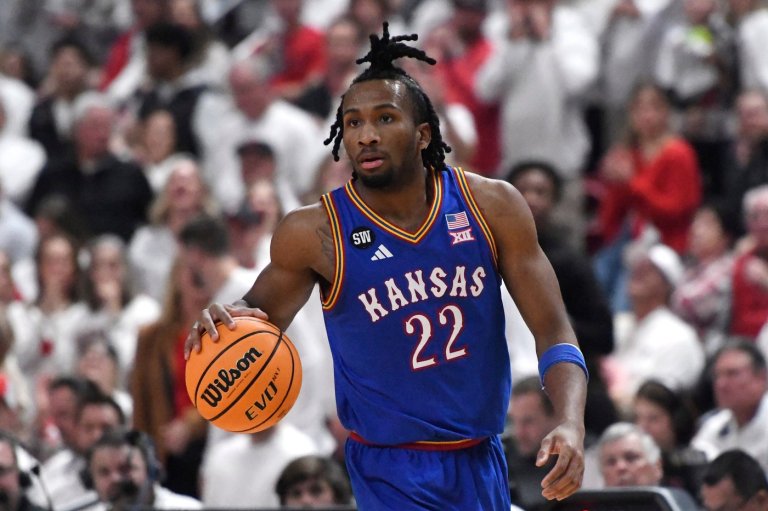 Darryn Peterson hits two late 3s as No. 11 Kansas wins 64-61 at No. 13 Texas Tech | iNFOnews.ca