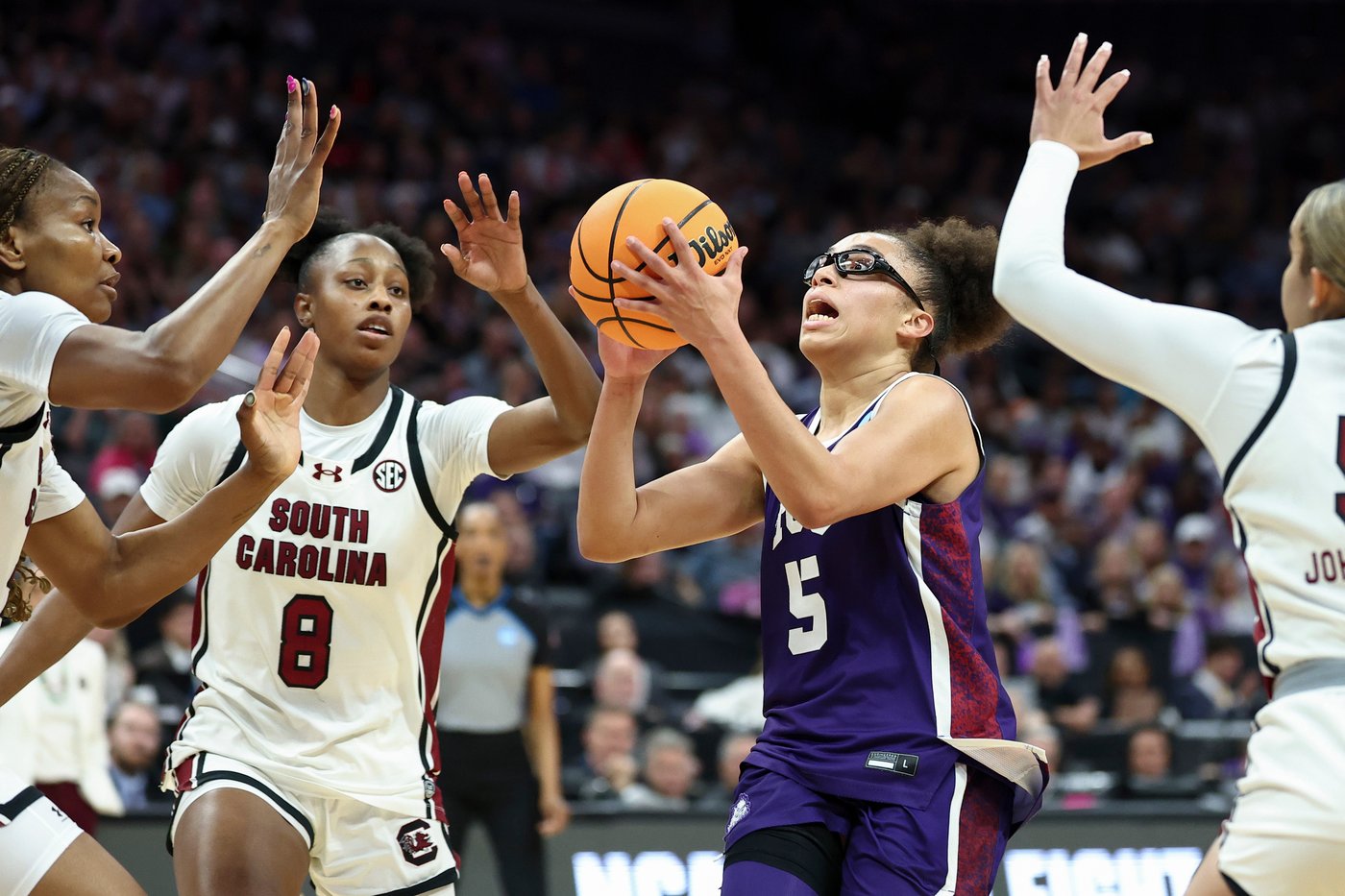 Edwards, Makeer power South Carolina past TCU 78-52 to reach the Final Four | iNFOnews.ca Edwards, Makeer power South Carolina past TCU 78-52 to reach the Final Four | iNFOnews.ca